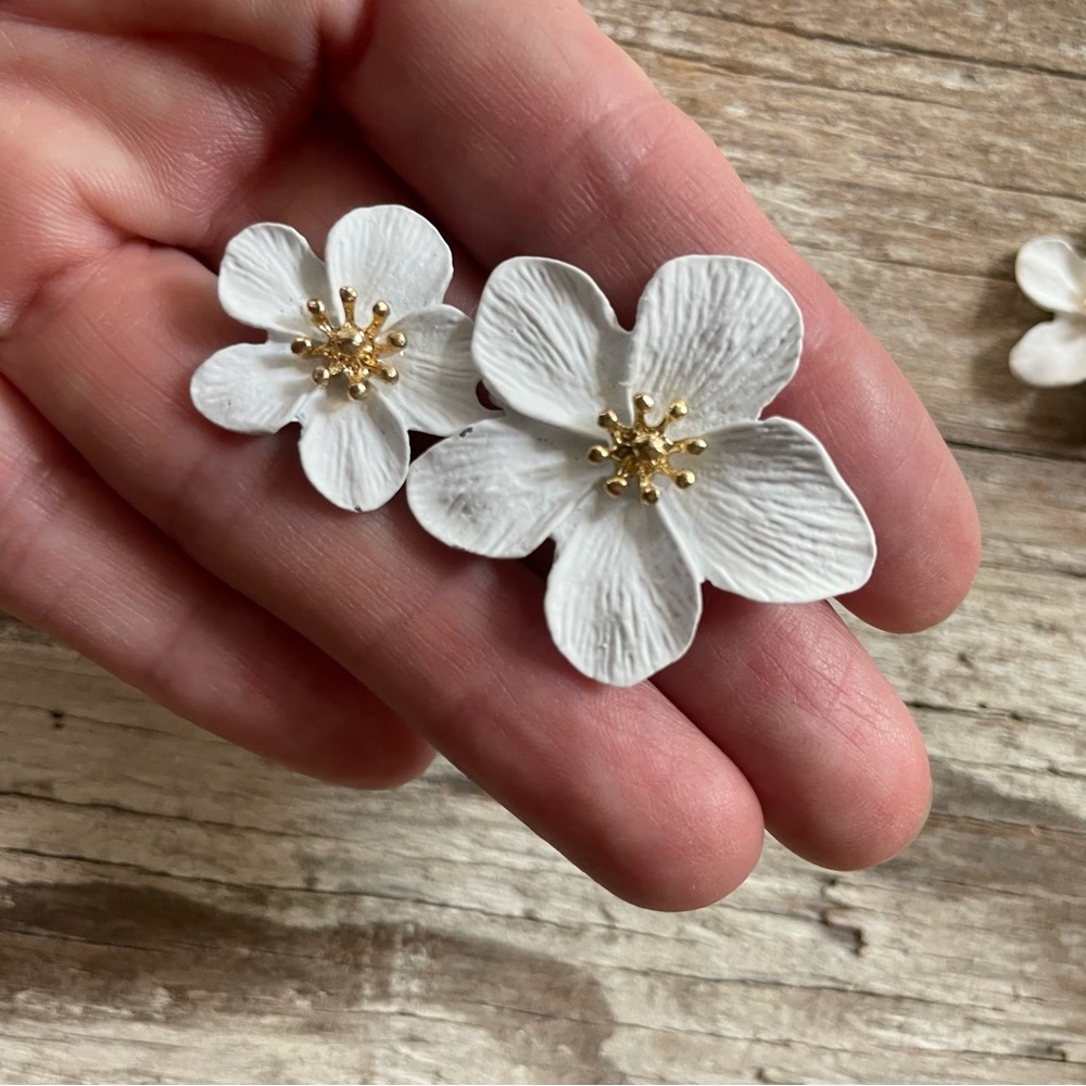 Anthro Blossom Earrings in Narcissus - Picture 2 of 4